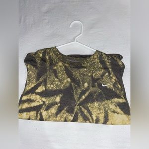 NEWLY LISTED NIKE tee size XL